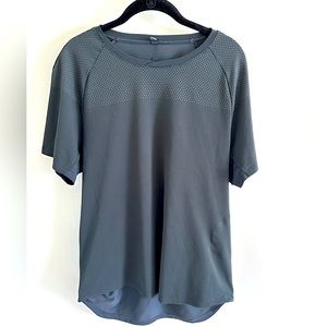 Lululemon Fast and Free short sleeve. Size Large. Excellent Condition!